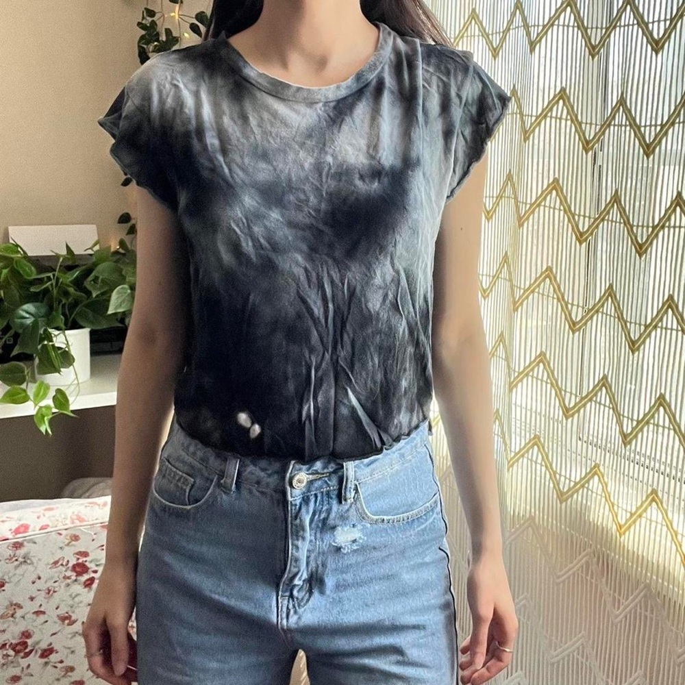 Brandy Melville Black Gray Tie Dye Cropped T Shirt